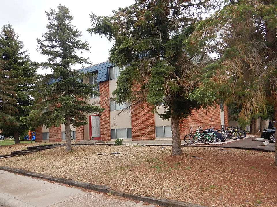2310 E Garfield
