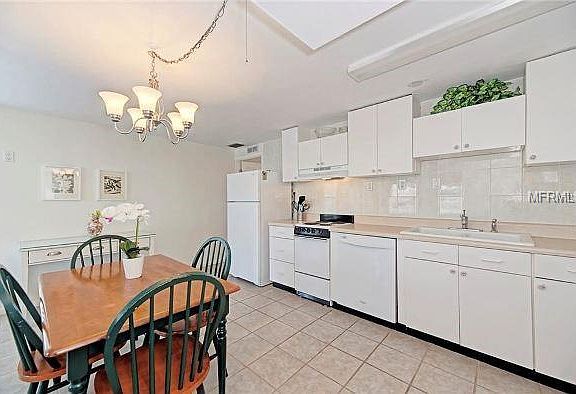 3rd image of 1300 Holiday Dr #3