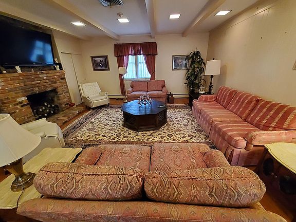 Fam room w fireplace and bar