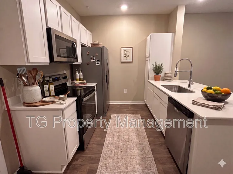 903 Rivertree Pl — Photo 5