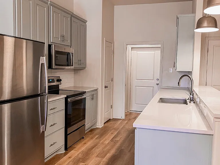 11913 Evanston Ave — Photo 4
