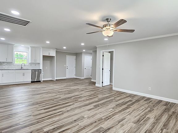 4th image of 9241 Stanford Rd