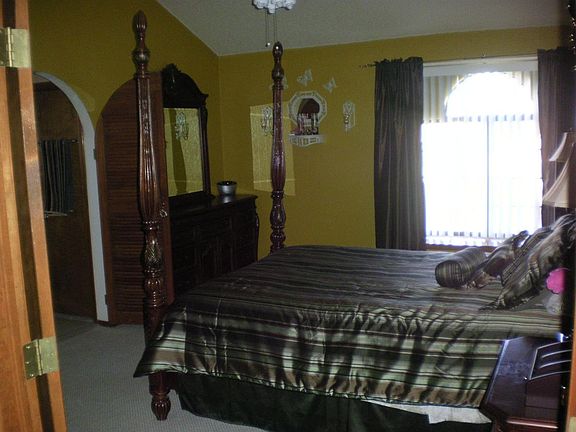 4th image of 3013 Lake Champlain St