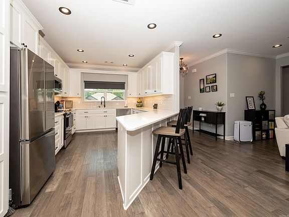 3rd image of 2112 Sable Oaks Cir