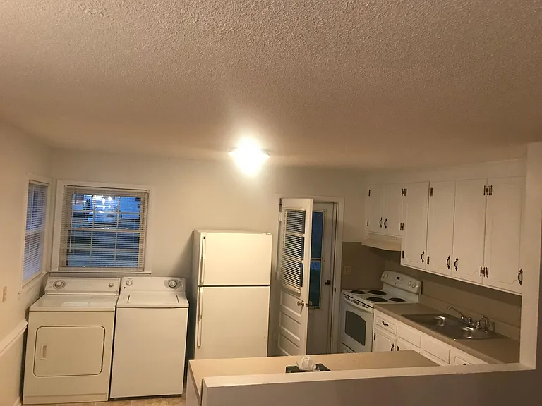 1433 Trinity Rd — Photo 5