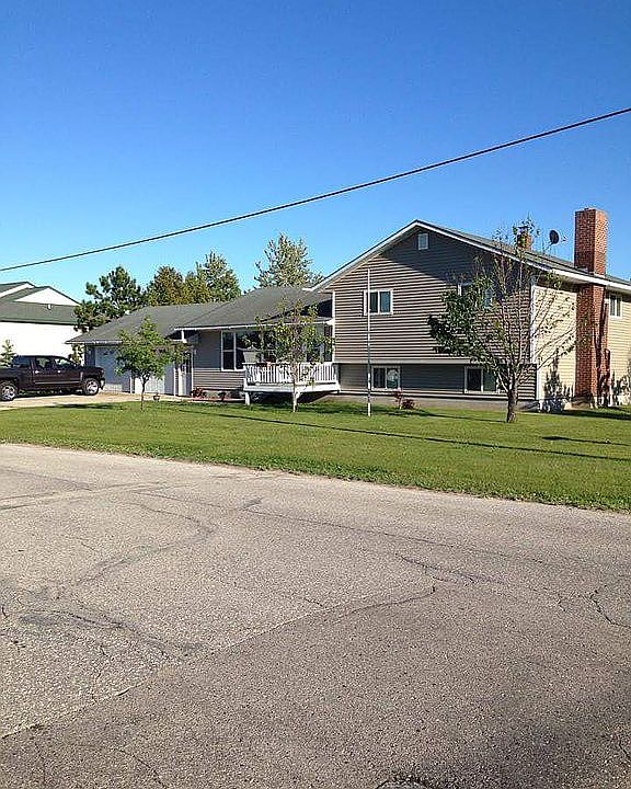 1st image of 907 Arbutus Ave