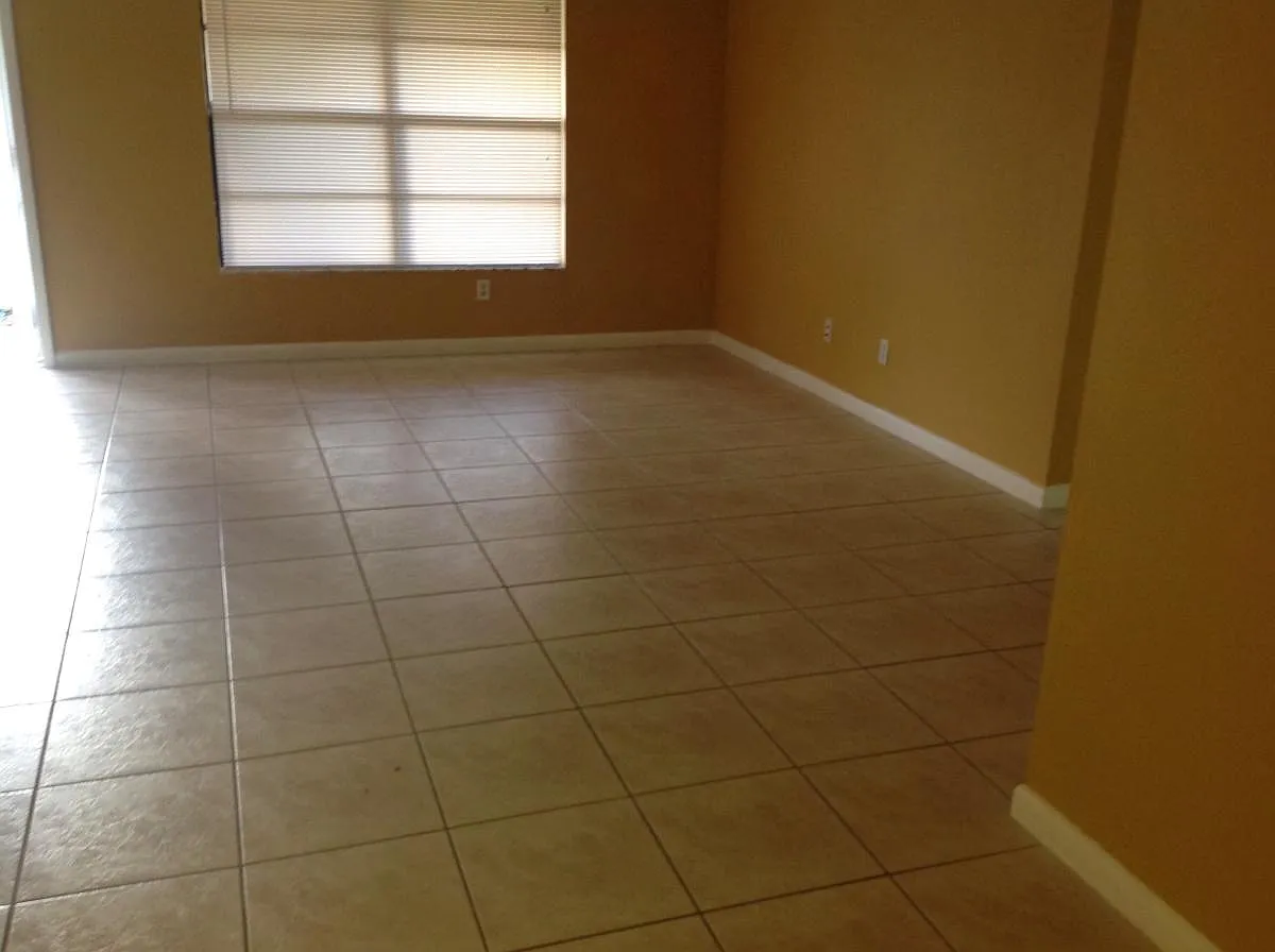 3 bed, 1200 sqft, $1,800 — Photo 4