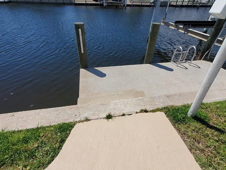 423 Matares Dr — Photo 21