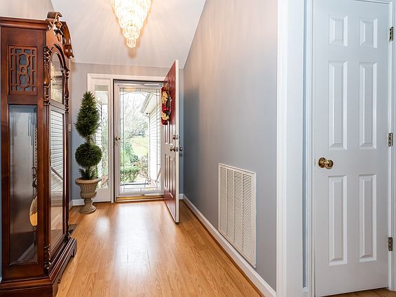 3rd image of 1802 Woodcrest Cir