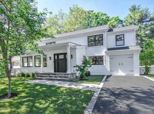 7 Lewis Ln, Port Washington, NY 11050