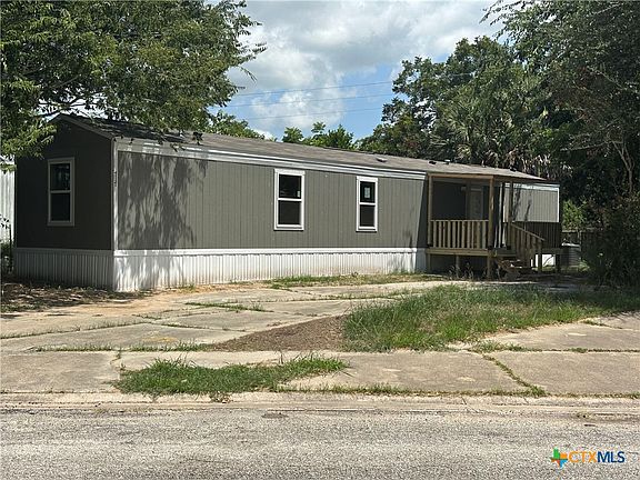 2nd image of 717 Blyth Rd