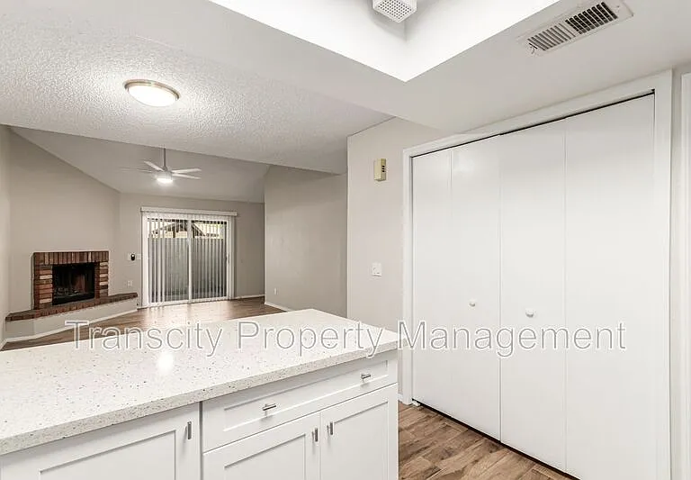 2143 E Center Ln #2 — Photo 8