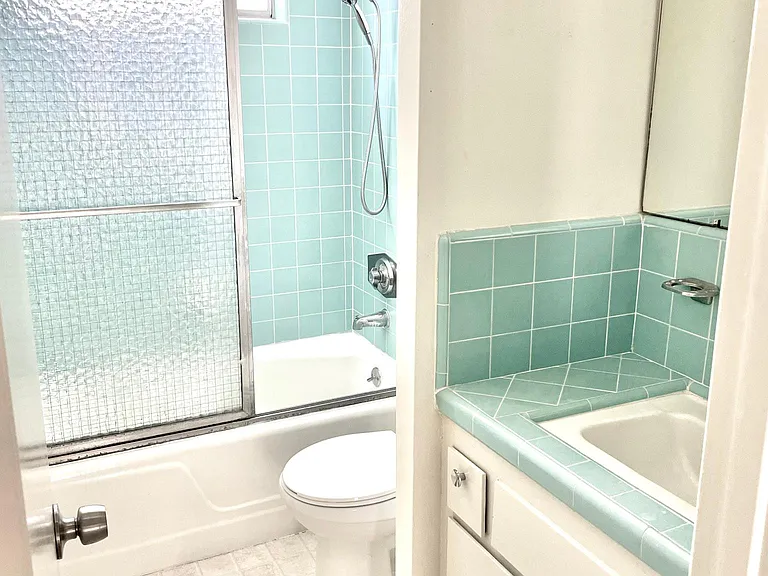 1225 Barry Ave #6 — Photo 6