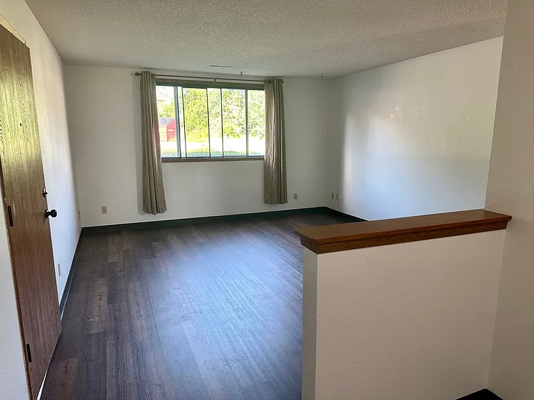2 Bedroom 1 Bathroom Apartments — Photo 7