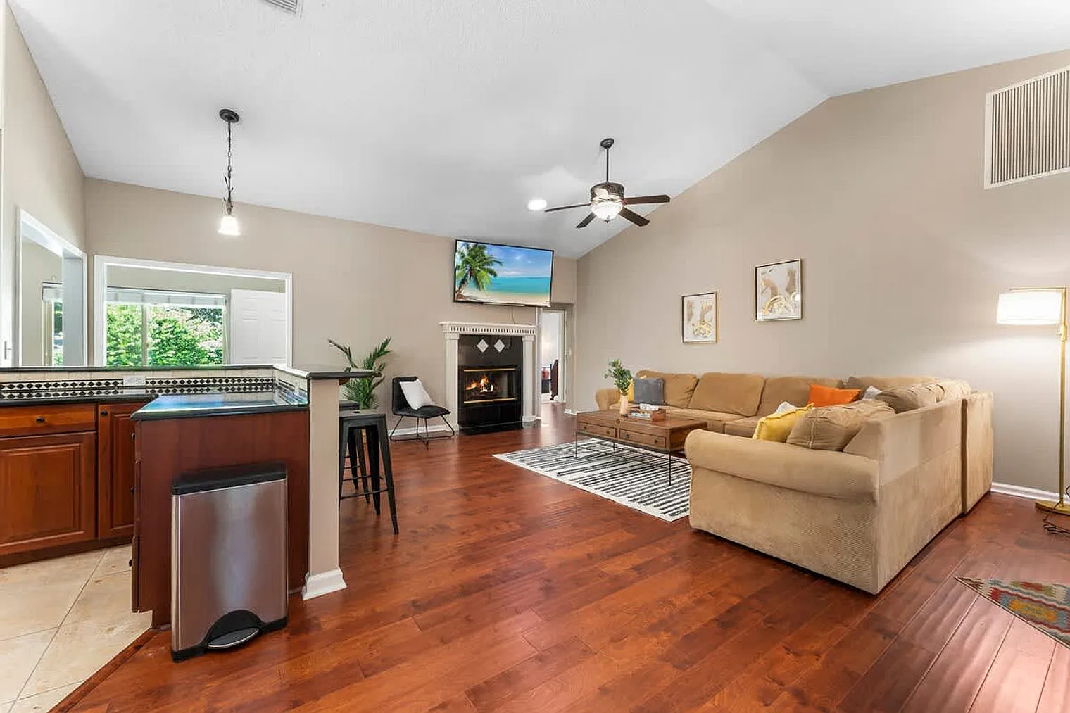 5 bed, 3.0 bath, 3282 sqft, $5,966 — Photo 3