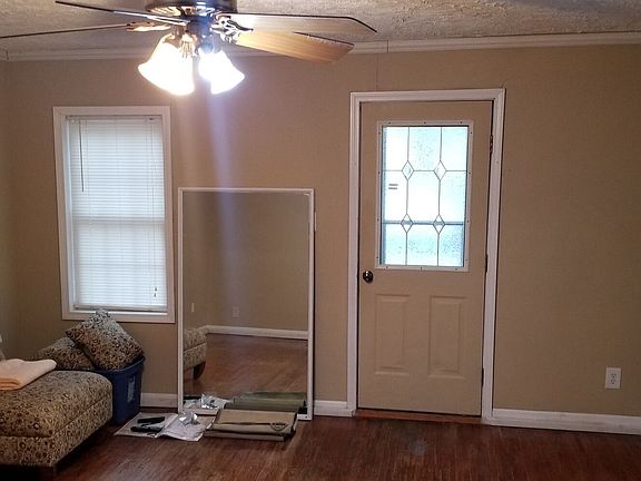 3rd image of 907 Busseron St
