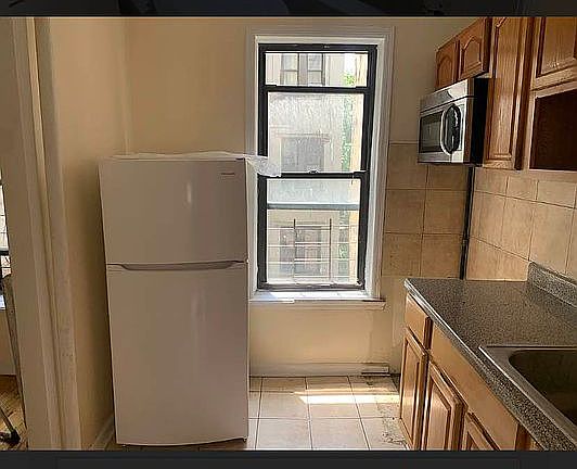 3rd image of 124 E 107th St APT 14