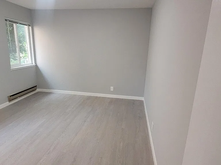 1124 Laguna Ave #3 — Photo 2
