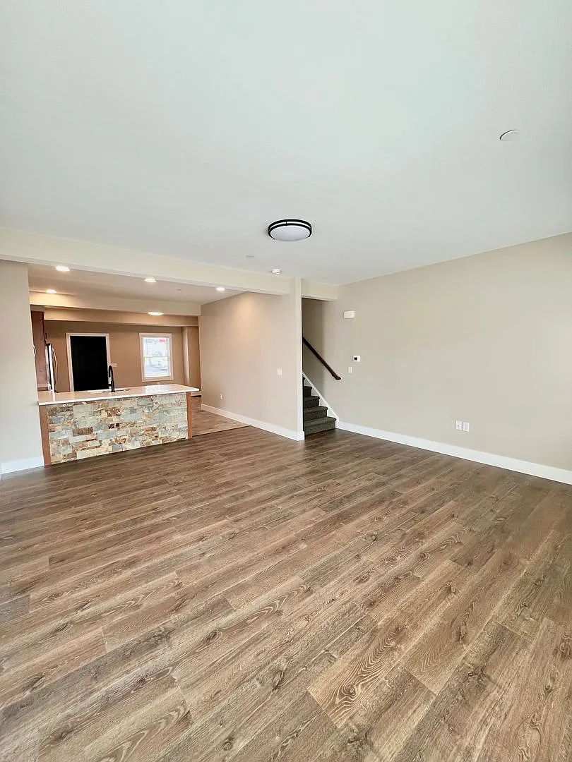 13-23 Philadelphia Ave — Photo 4
