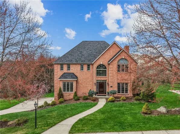 9910 Le Grand Dr, Wexford, PA 15090