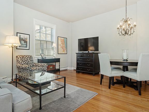 4th image of 70 E Scott St APT 908