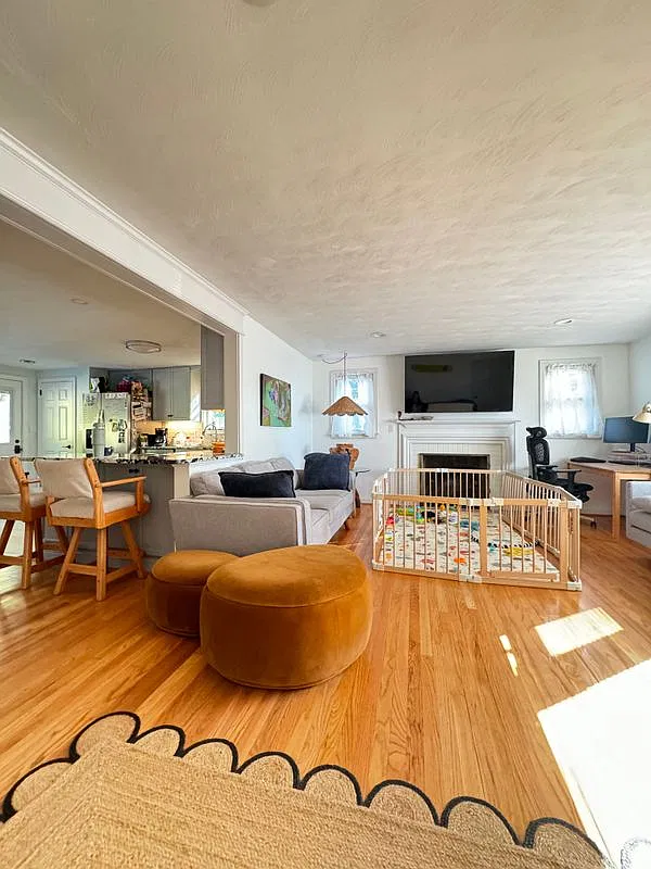 2 bed, 1.0 bath, 1001 sqft, $2,850 — Photo 4