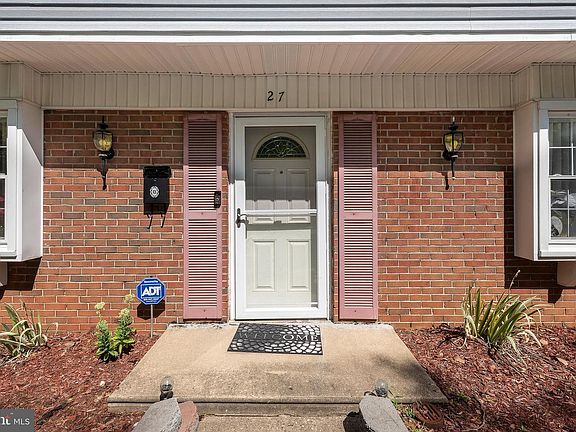 5th image of 27 E Ln