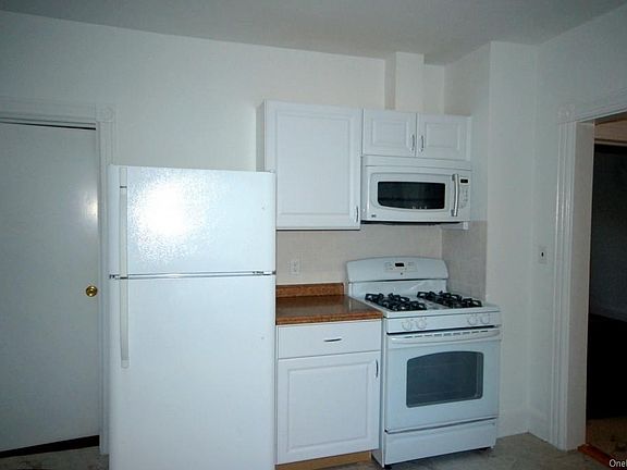 4th image of 109 Holland St Floor 2