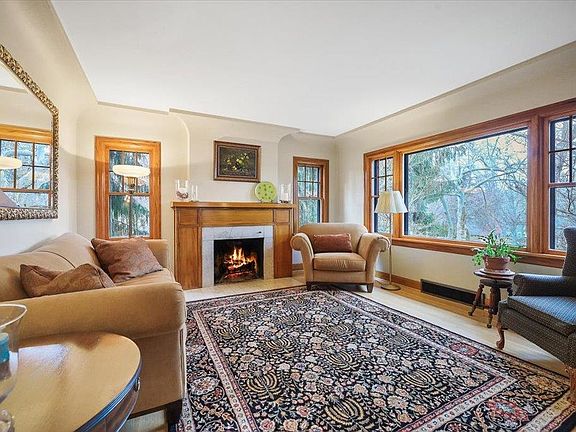 4th image of 625 W 22nd Ave