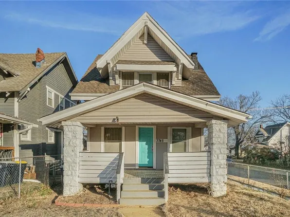 3745 College Ave, Kansas City, MO 64128