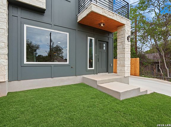 3rd image of 2111 Virginia Blvd #102