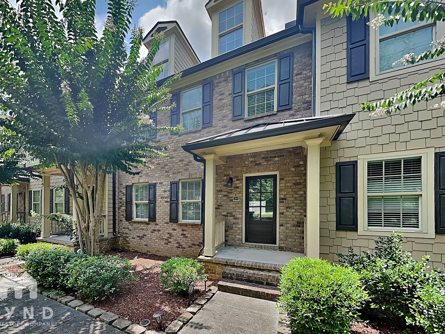 4 bed, 4.0 bath, 3120 sqft, $2,995 — Photo 1