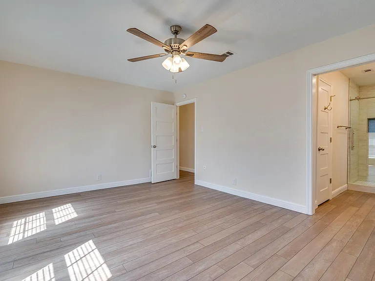 1619 Chisolm Trl — Photo 14