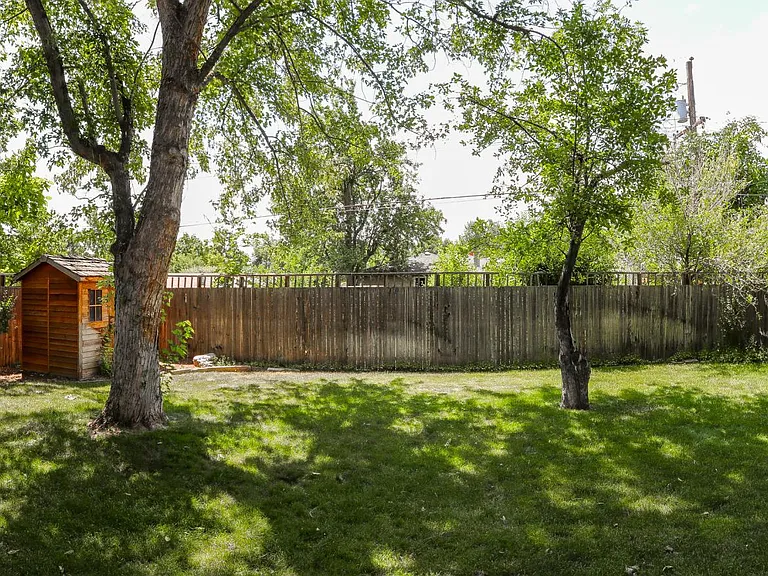 810 Hawthorn Ave — Photo 23