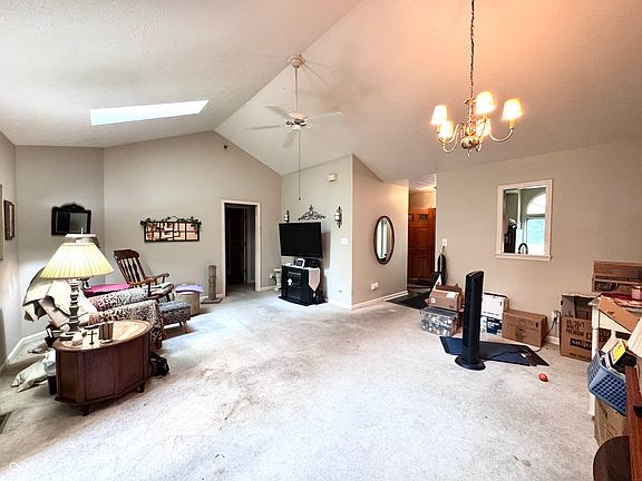 5th image of 673 Brook Dr