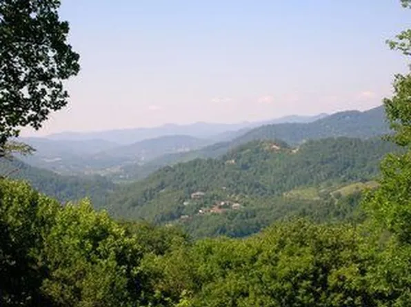 105 Dotsu Trl, Maggie Valley, NC 28751