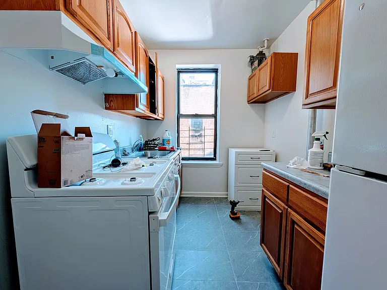 360 E 19th St #O — Photo 2