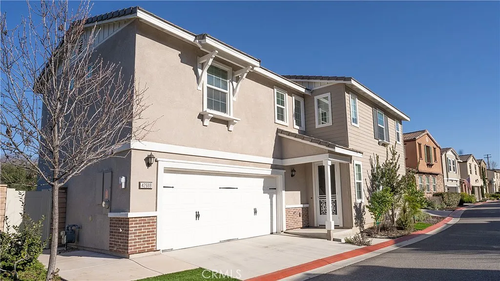 3 bed, 2.5 bath, 1974 sqft, $3,400 — Photo 1