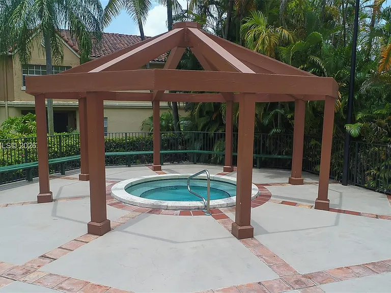 18310 NW 68th Ave #L — Photo 16