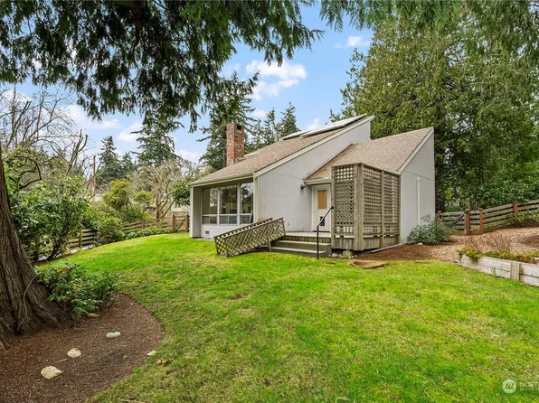 495 Robinwood Drive NE, Bainbridge Island, WA 98110