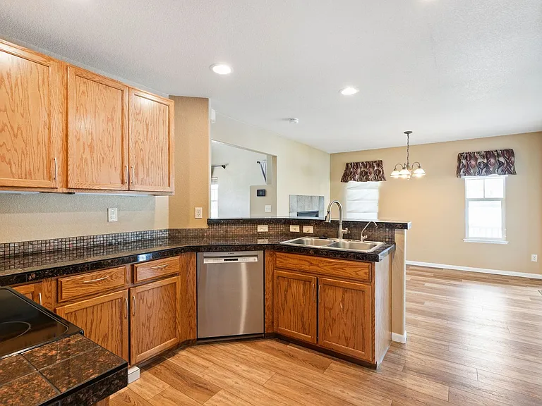 1068 Canal Dr — Photo 9
