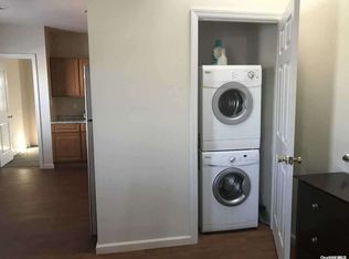 10-12 Oakwood Ave, Merrick, NY 11566