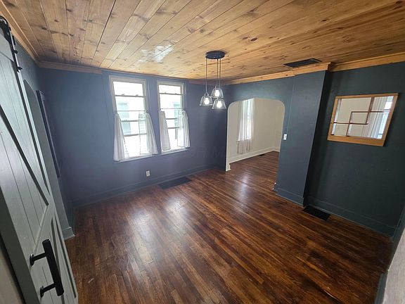5th image of 861 S Poplar St
