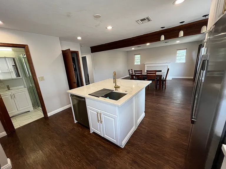 2826 E Elm St — Photo 26