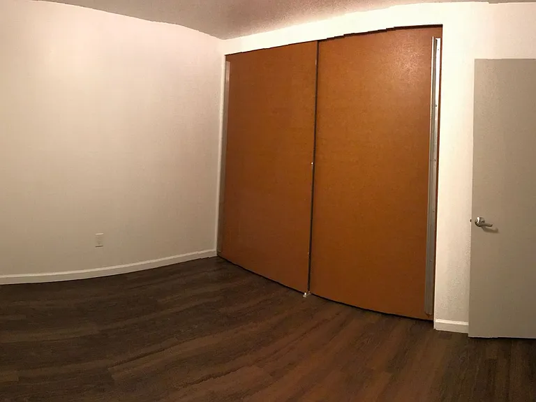 Bayview Apartments — Photo 36