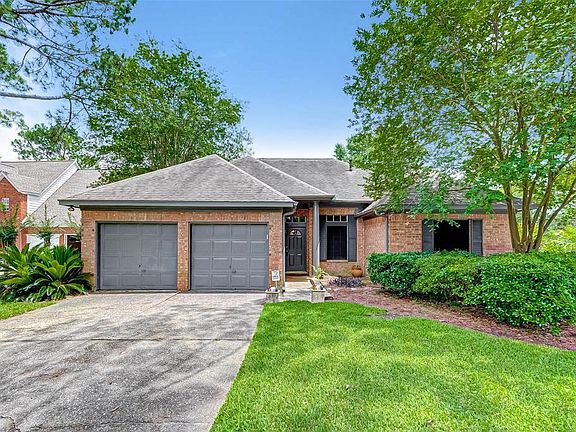Walking distance to community pool-park-tennis courts. Great Clear Creek schools within walking distance.
