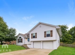 709 E 12th St, Kearney, MO 64060