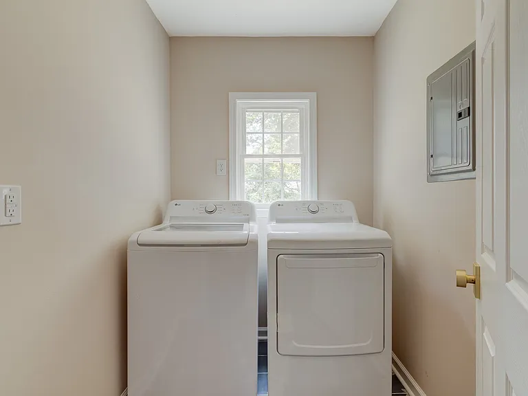802 Mill St — Photo 10