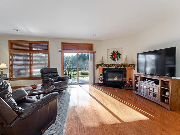 4th image of 40 Illinois Ave Unit 3