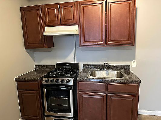 4th image of 154 E 106th St APT 2